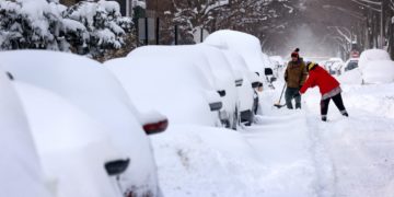 CHICAGO, ILLINOIS - FEBRUARY 16: People work to dig out their car along a residential street on February 16, 2021 in Chicago, Illinois. Chicago residents are digging out this morning after a snowstorm coupled with lake-effect snow dumped more than 17 inches of snow in some areas of the city since yesterday.   Scott Olson/Getty Images/AFP (Photo by SCOTT OLSON / GETTY IMAGES NORTH AMERICA / AFP)