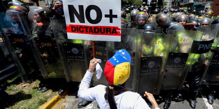 AFP PHOTO / FEDERICO PARRA