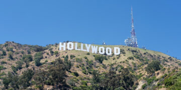 Fotografía de archivo del letrero de Hollywood en el Lake View Park, en Los Ángeles (EEUU). EFE/ Mónica Rubalcava