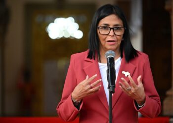 Venezuelas interim president, Delcy Rodriguez speaks alongside US Interior Secretary Doug Burgum (out of frame), after their meeting at the Miraflores Presidential Palace in Caracas on March 4, 2026. US Interior Secretary Doug Burgum on March 4, 2026,  became the latest senior Trump administration official to visit Venezuela, as Washington pushes to ramp up oil and mineral production in the country. (Photo by Federico PARRA / AFP)